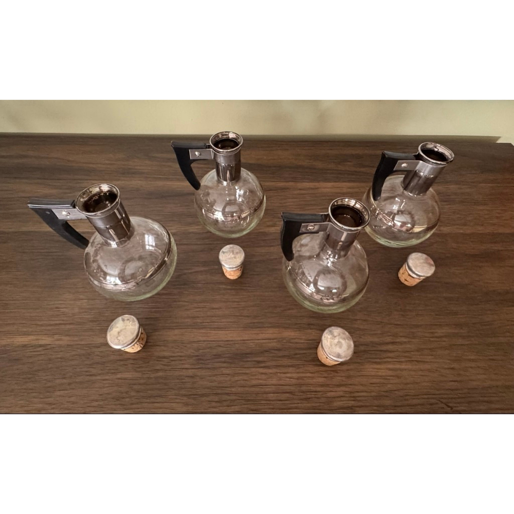 Set of 4 Mid-Century Glass Cruets w/ Bakelite Handles - Picture 4 of 4